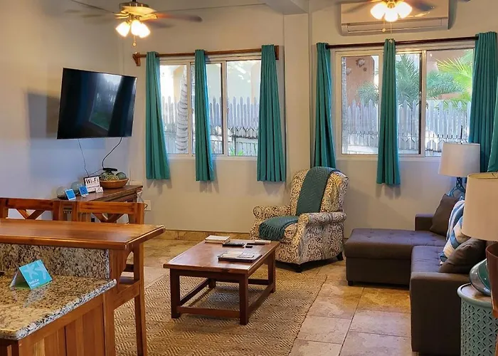 Ocean Front With Pool, Private And Dock Hotel